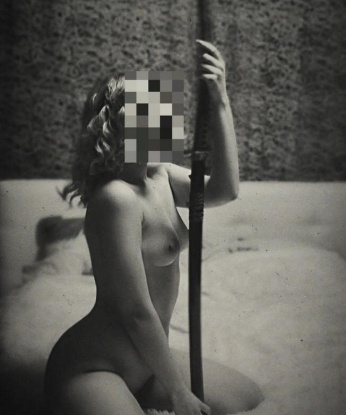 Фотографии, которые ты видишь, - настоящие и отражают мою красоту и сексуальность. Мое тело стройное, с изящными кривыми, а мои соблазнительные глаза и улыбка не оставят тебя равнодушным.
Я готова предложить тебе уникальные встречи, наполненные жаром и волнением. Мои услуги включают эротический массаж, классический секс, оральный секс, стриптиз и многое другое.
Живу я в Москве - столице страсти и возможностей. Среди моих клиентов есть много довольных мужчин, которые оценили мои навыки и отзывчивость. Я обладаю уникальным талантом удовлетворять твои самые сокровенные желания.
Давай проведем время вместе, и я покажу тебе, что настоящее наслаждение - это я. Жду твоего звонка. 💋 10143, 20 лет