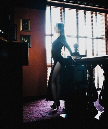 У меня опыт, который позволяет мне погрузить тебя в мир наслаждения. Мои услуги - это не только физическое удовлетворение, но и полное расслабление души. Буду рада встретиться с тобой и заботиться о твоих желаниях. Мои возможности безграничны, доверься мне, и я покажу тебе, что настоящее блаженство - это я. Возможно, ты хочешь узнать больше о моих услугах, посмотри мои фото и преврати их в реальность. Отзывы о моей работе говорят сами за себя. Не упускай возможность познать меня и окунуться в океан наслаждения. Будь уверен, со мной ты найдешь то, что искал! 💋 5796, 24 года